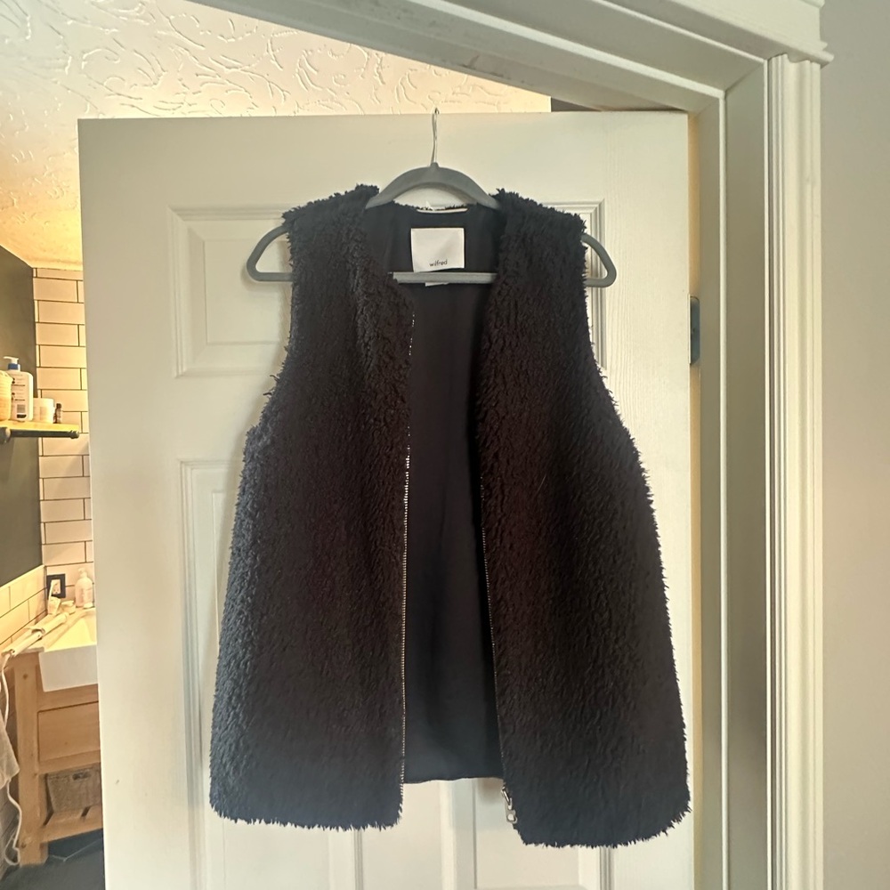 Wilfred Black Fuzzy Vest